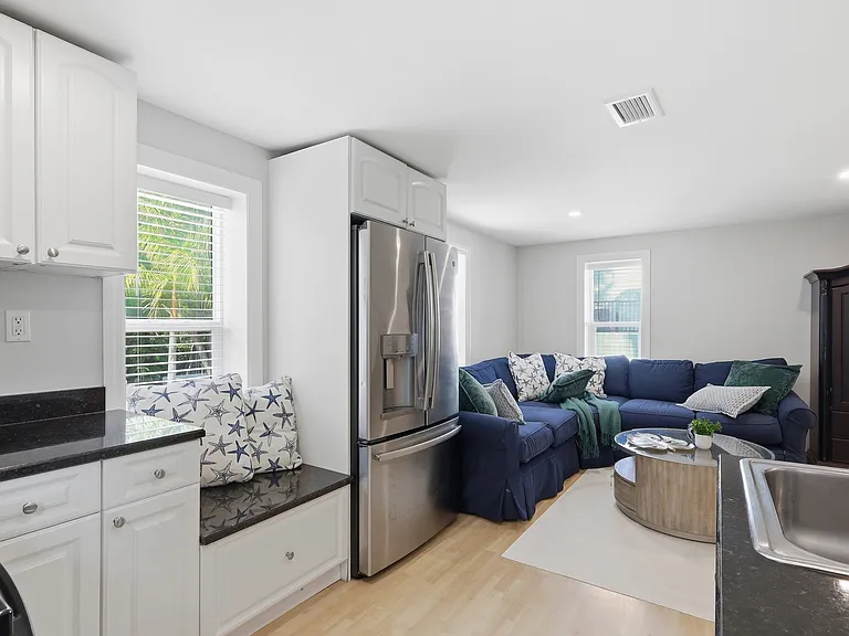1611 Hyde Park St — Photo 21