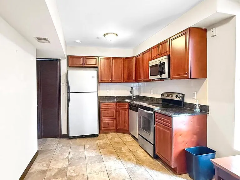 230 Market St #3 — Photo 10