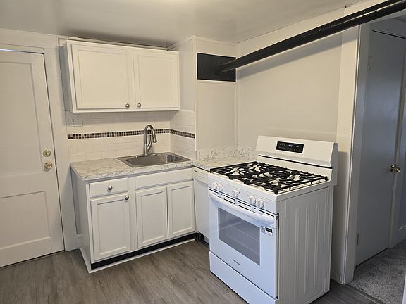 5th image of 229 Baldwin Ave #1