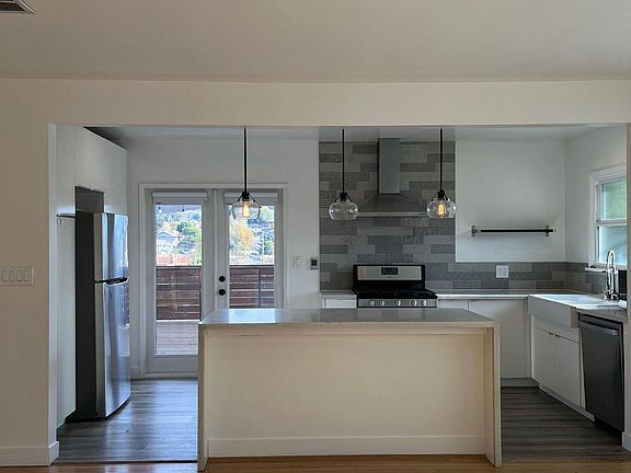 3rd image of 6015 Hillandale Dr