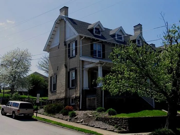 405 W Berkeley St photo 1