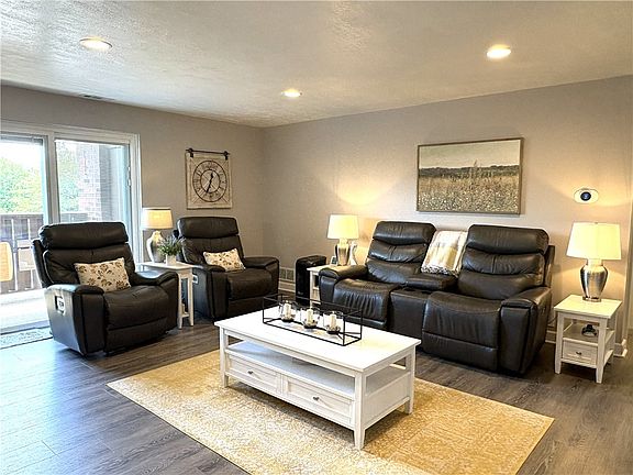 4th image of 101 Woodstone Ln APT 21