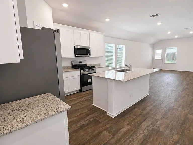 3523 Turnpike Dr — Photo 3