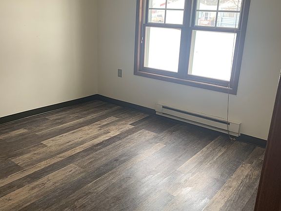 4th image of 930 Iowa Ave #8