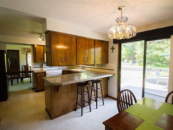 4th image of 1215 W Bellwood Dr
