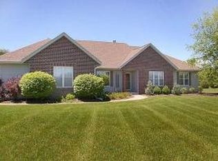 35484 Fareway Ln, Oconomowoc, WI 53066