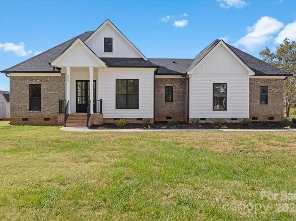 5513 Harvest Hills Rd, Bessemer City, NC 28016