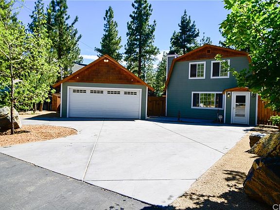 2nd image of 1072 Hemlock Ln