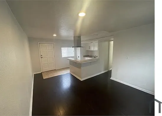 4605 1/2 Arlington Ave #2 — Photo 8