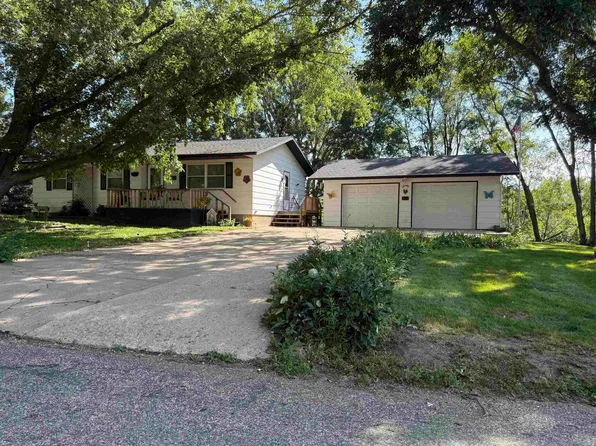 2040 Clover Dr, Akron, IA 51001