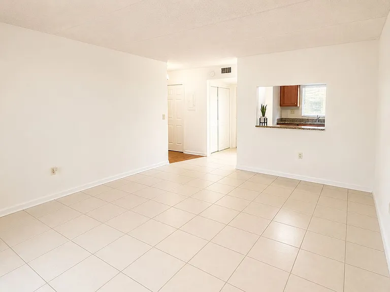 2812 Somerset Park Dr #105 — Photo 4