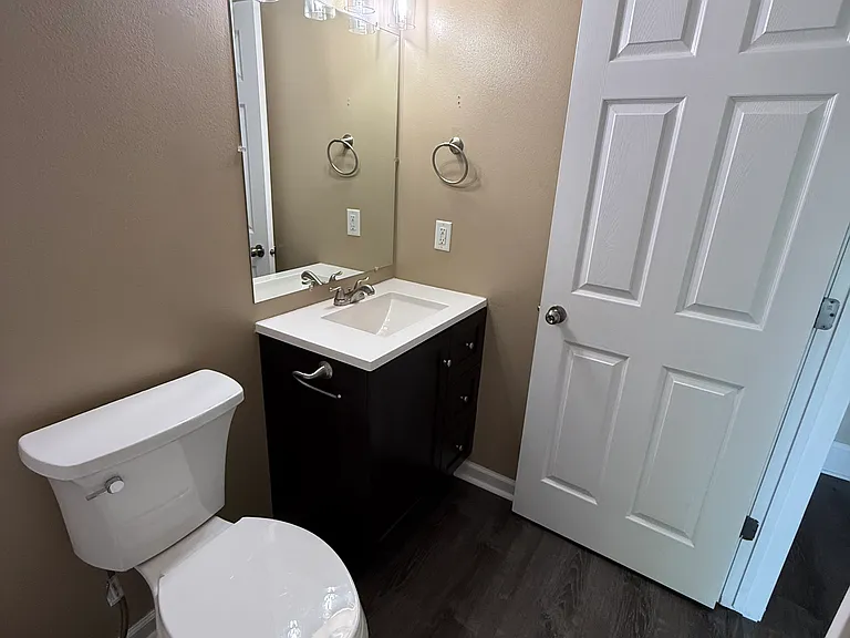 2801 E Diehl Ave — Photo 11