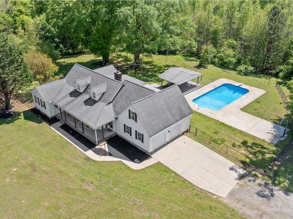 1110 Pine Top Rd, Belton, SC 29627