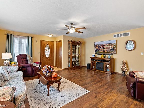 5th image of 2693 Eastwood Dr