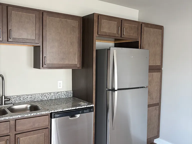 Lakewood Place Apartment Village — Photo 3