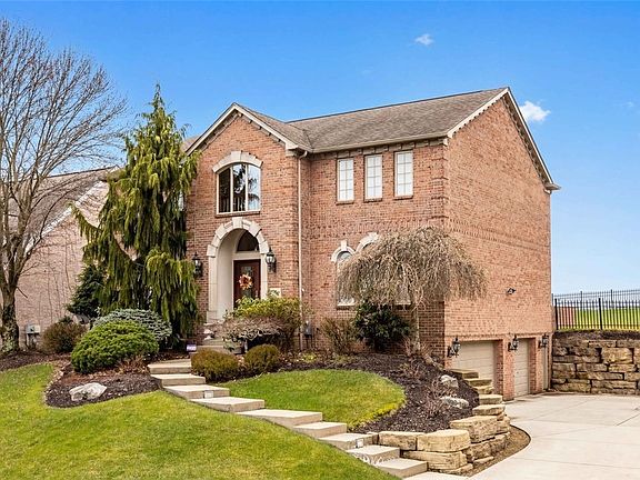 2nd image of 262 Hickory Heights Dr
