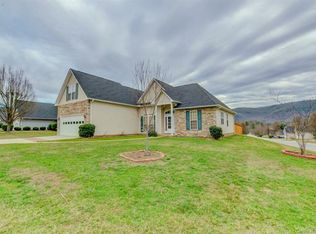 10 Dove Hollow Rd, Fletcher, NC 28732