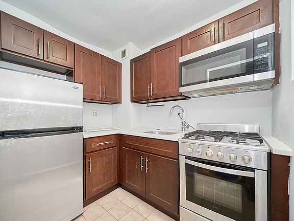 4th image of 514 W 48th St APT 2A