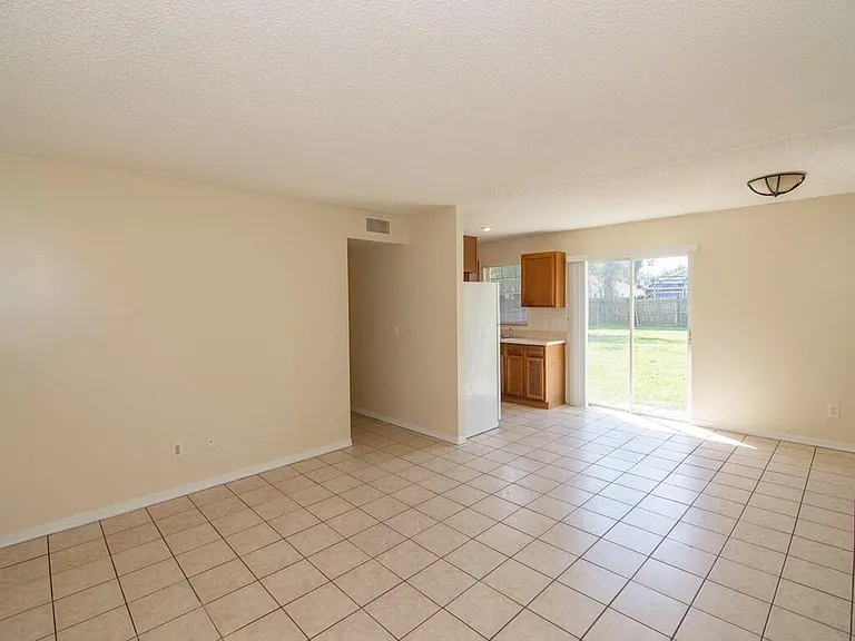 1190 SE Puritan Ln — Photo 13