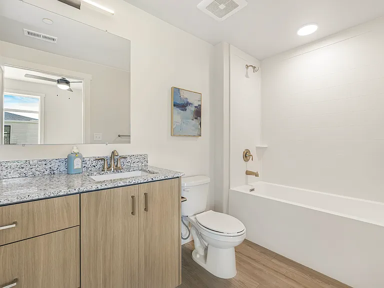 Lincoln Crossing Apts — Photo 15