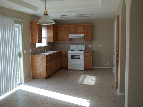 4th image of 401 Poblano Dr