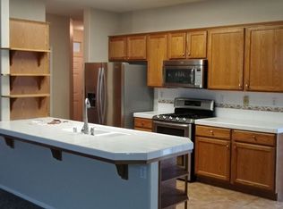 1078 W Sandstone Dr, Hanford, CA