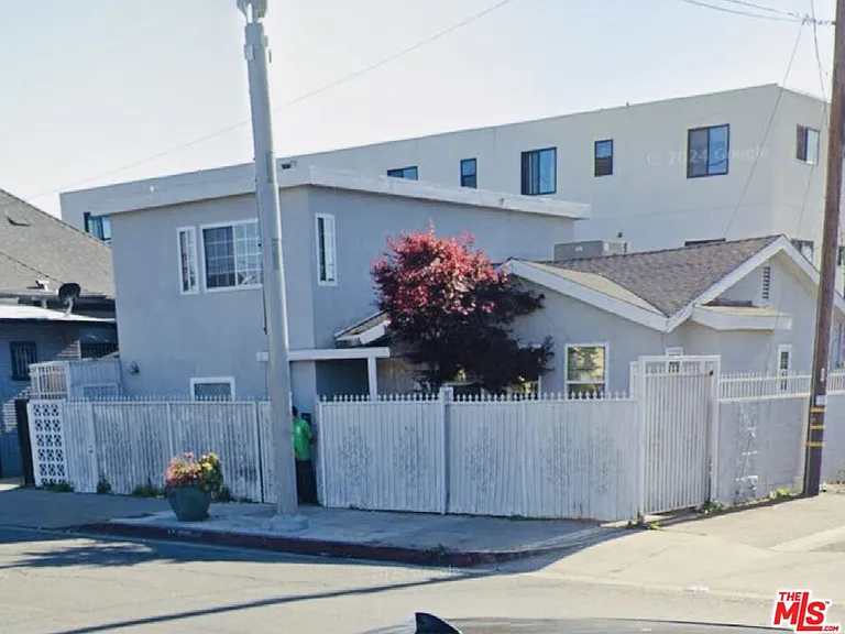 3791 S Normandie Ave — Photo 1