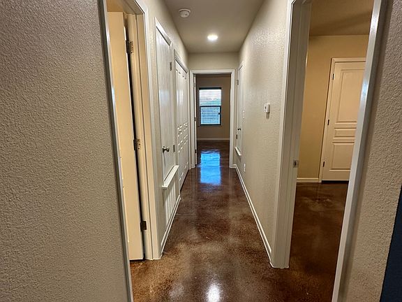 5th image of 1900 Pinckney Ct APT B