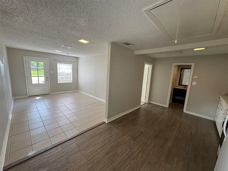 400 S Poplar St — Photo 5