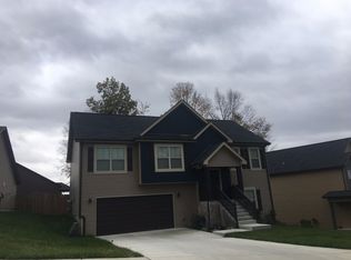 925 Talon Hills Dr, Clarksville, TN 37040