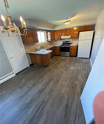 2nd image of 1209 E Tremont St