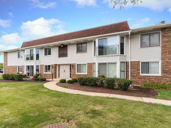 2821 Hobson Rd APT 8, Woodridge, IL 60517