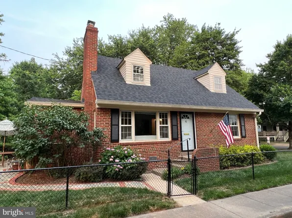 4 E Walnut St, Alexandria, VA 22301