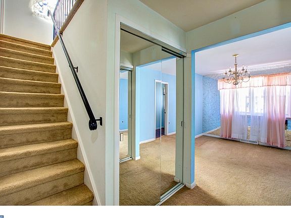 3rd image of 733 W Birchtree Ln