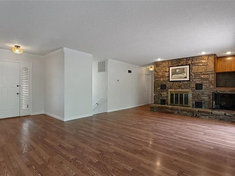 44 Sandwick Dr — Photo 3