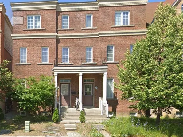 18 Troyer Ave Floor 3, Toronto, ON M3J 0A3