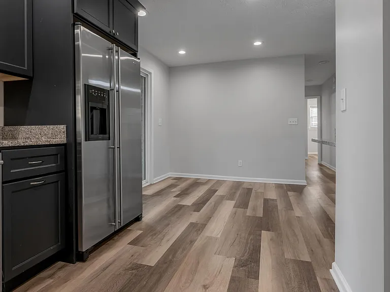 221 Quebec Way — Photo 8