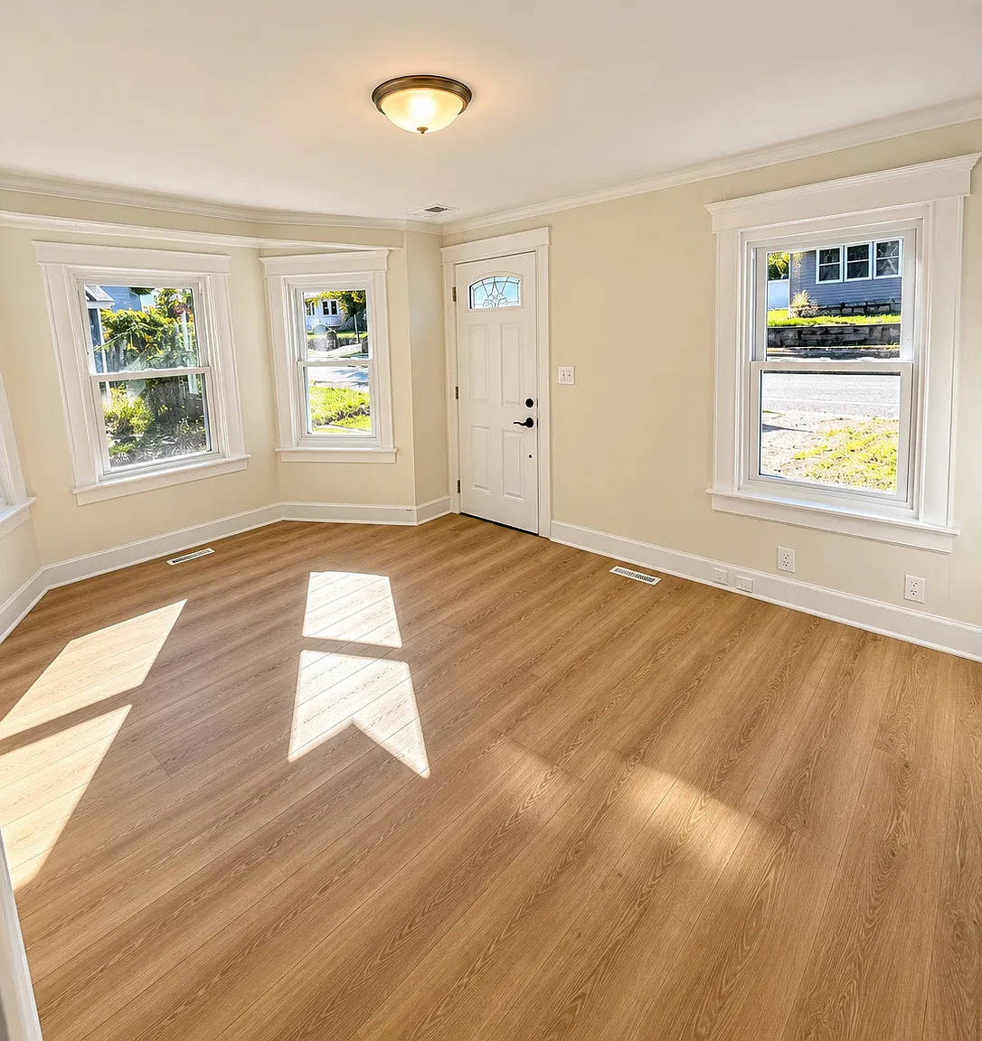 3 bed, $3,200 — Photo 2