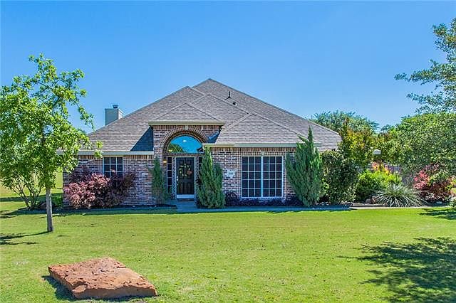 1st image of 208 Kings Court Dr