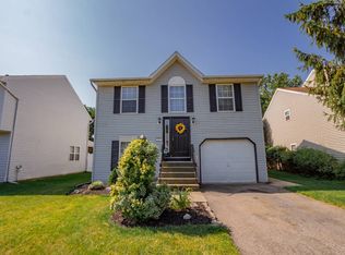 13 Wicken Sq, Albany, NY 12205