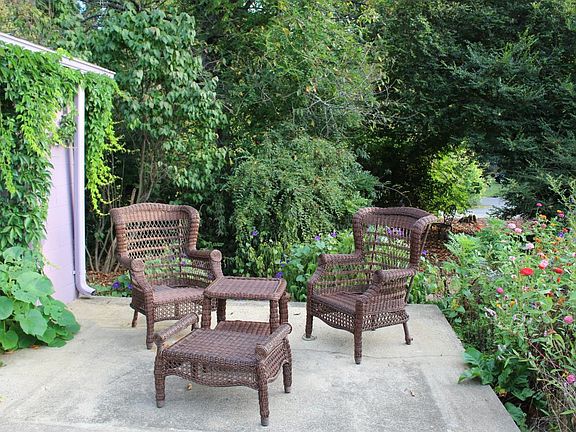 Outdoor sitting area