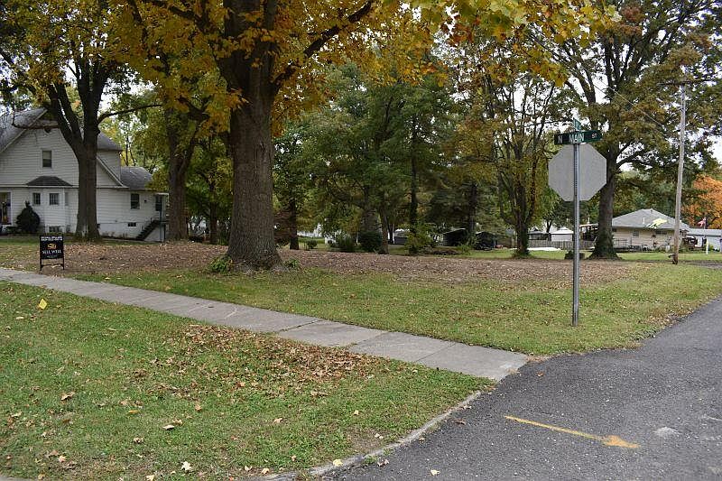 2nd image of 815 N Main St