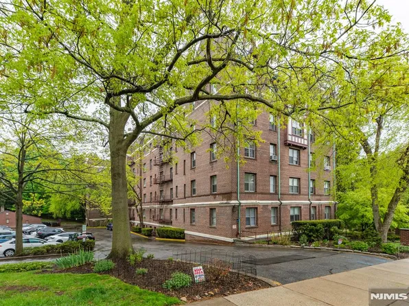 100 E Palisade Ave APT B22, Englewood, NJ 07631
