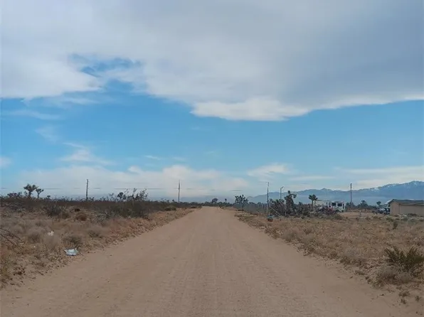 6692 Palmdale Rd, Phelan, CA 92371