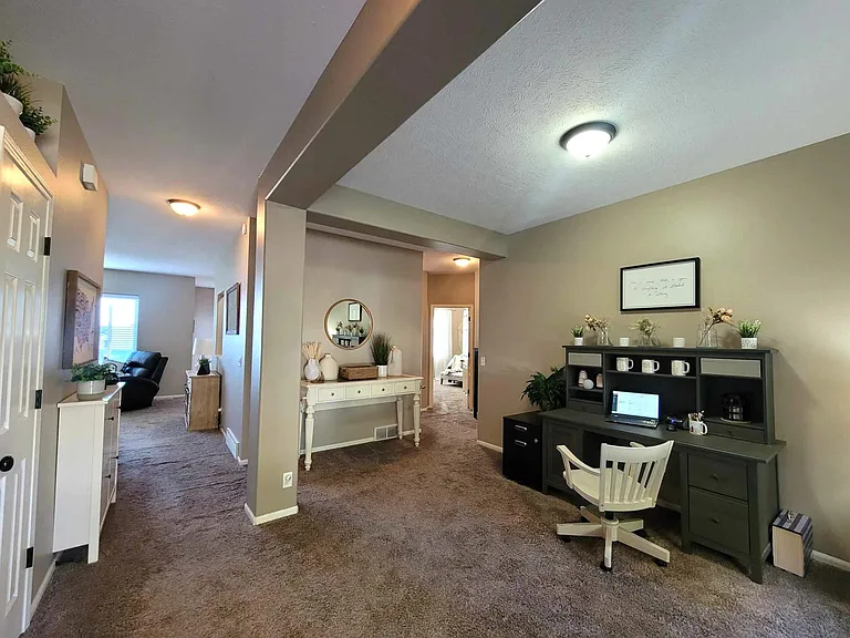18610 L Cir — Photo 4