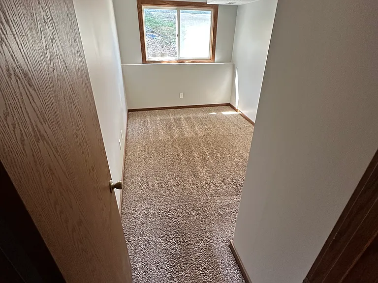 404 Whispering Ln — Photo 8