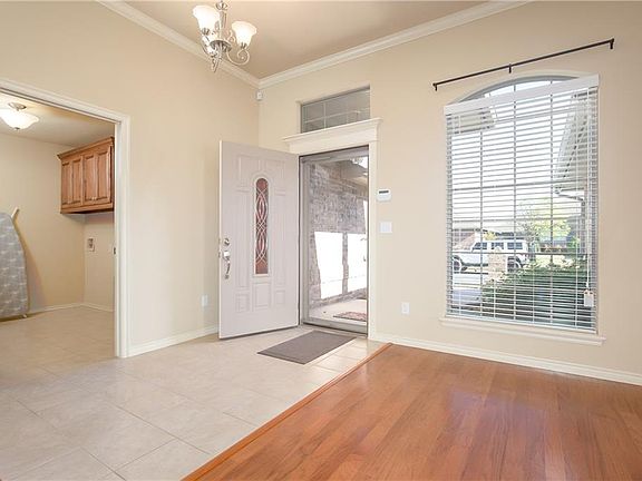 4th image of 532 SW 125th Ter