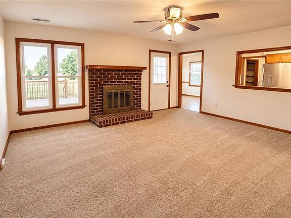 4th image of 904 Barrington Ct
