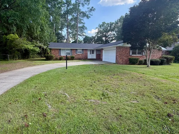 1100 Pine Needle Dr, Perry, GA 31069