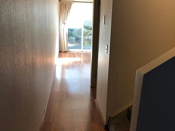 Living room hall to kitchen